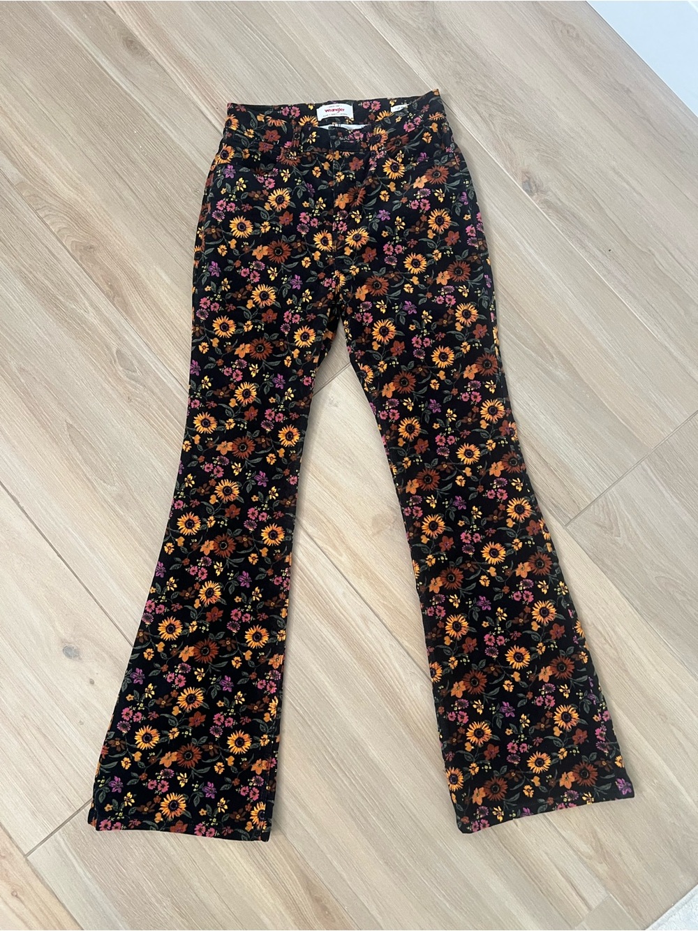 Wrangler Women's High Rise fierce flare Corduroy sunflower print - Picture 1 of 5